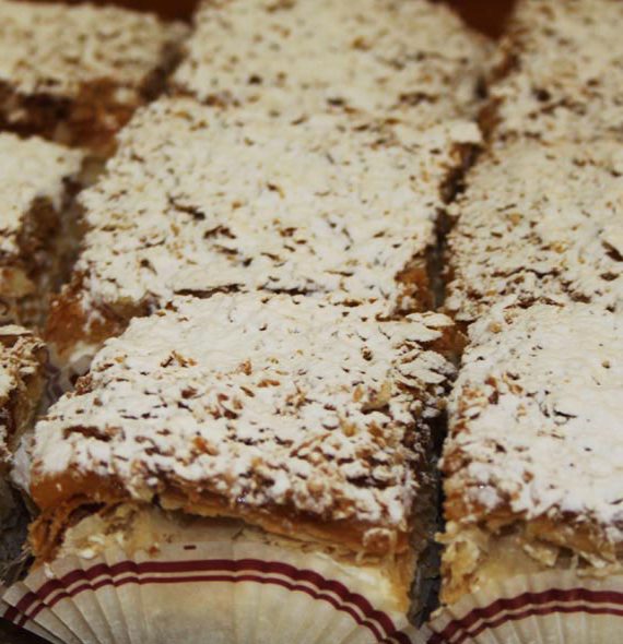 Milhojas de Crema, Nata y Almendra